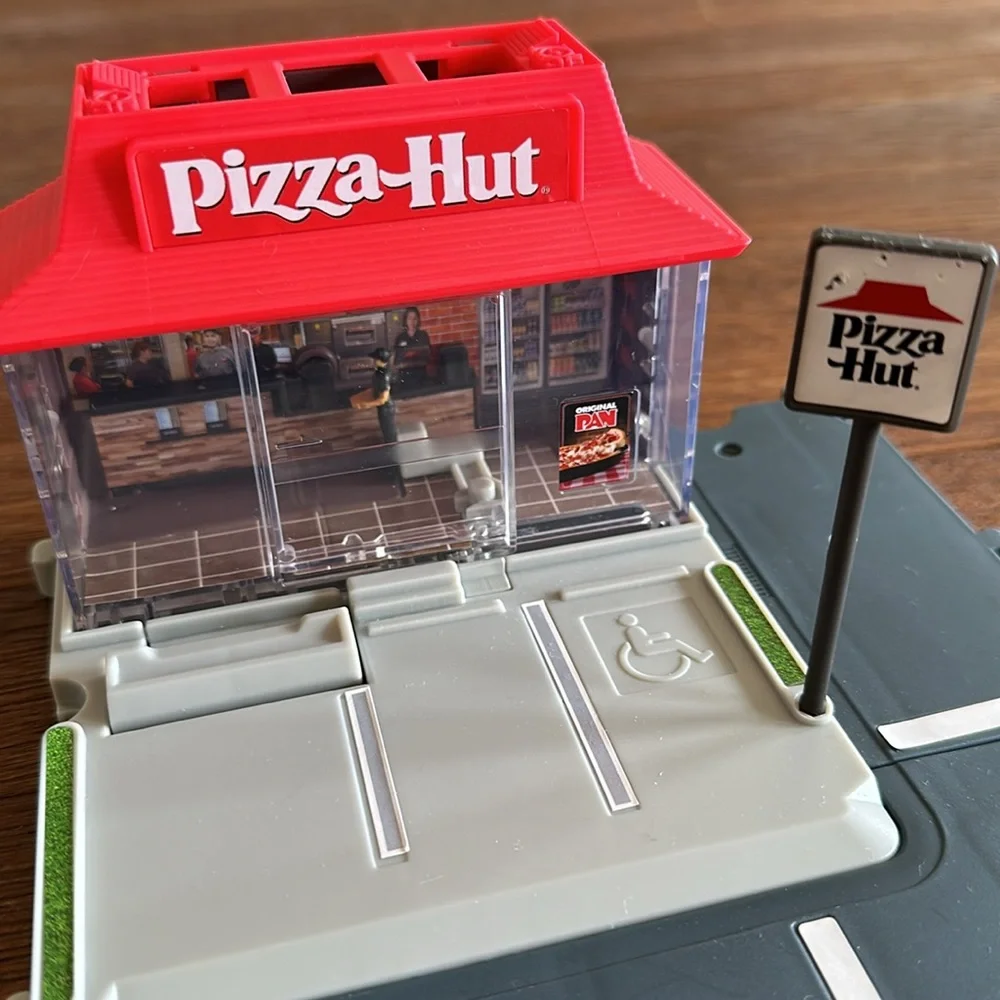 Matchbox Pizza Hut Store Playset Diecast Toy Mini Building Collectible